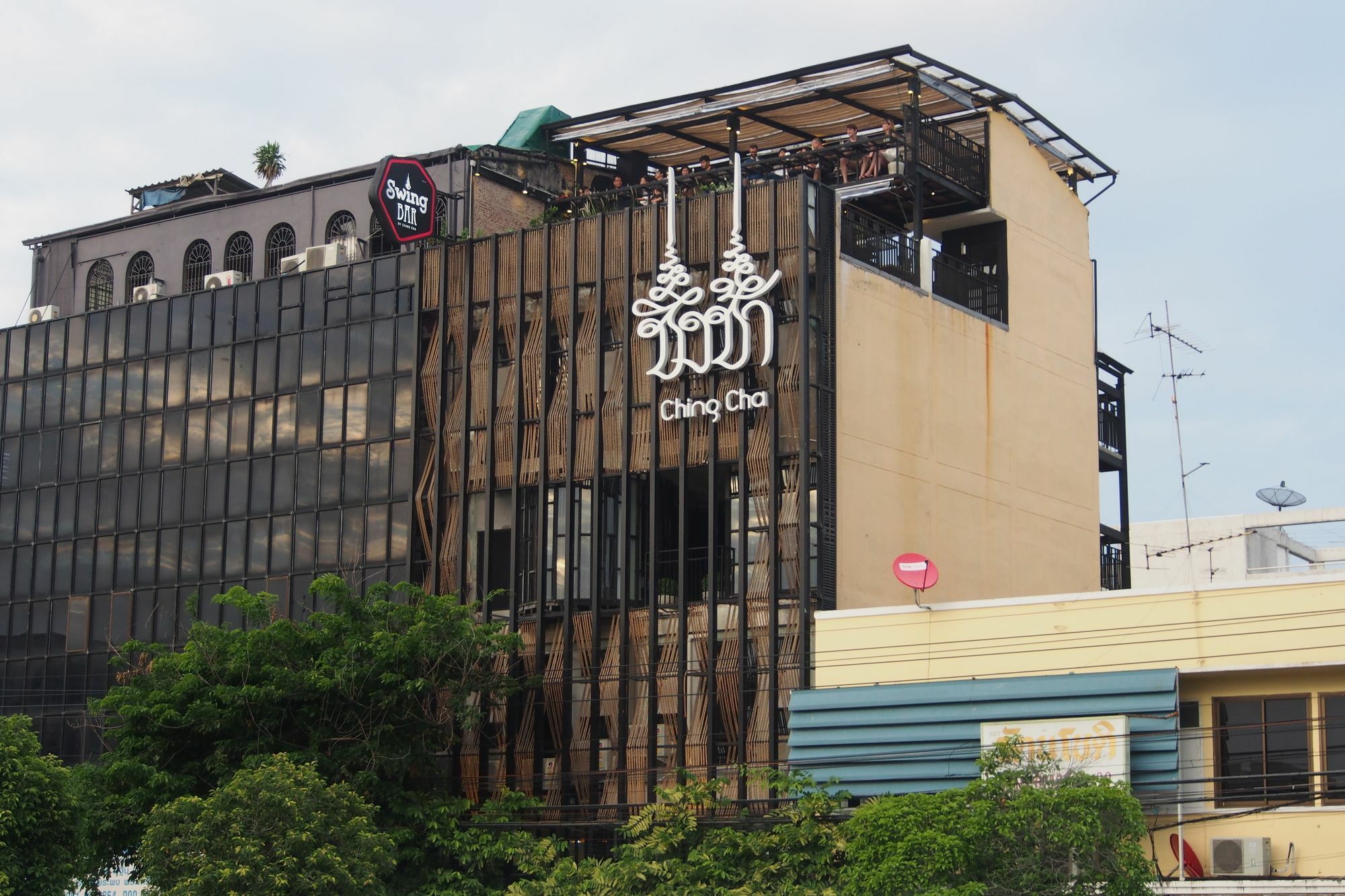 Chingcha Bangkok Hostel Exterior foto