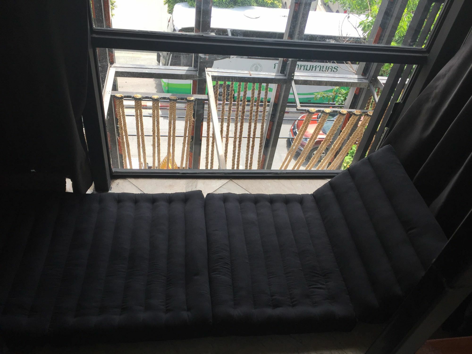 Chingcha Bangkok Hostel Exterior foto